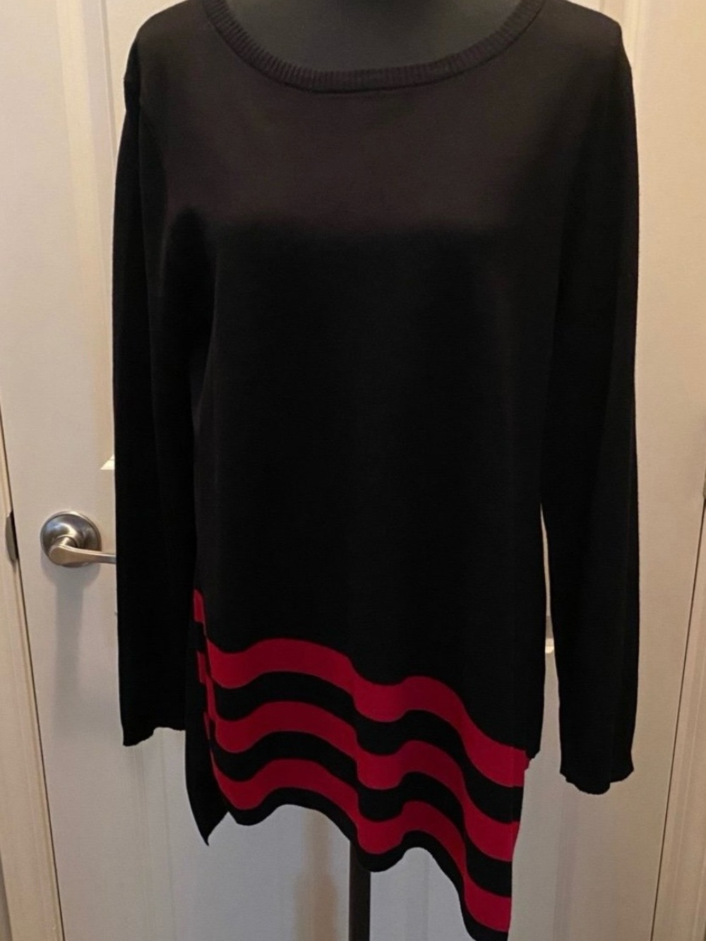 Cable & Gauge Black Red Asymmetrical Sweater Tunic L - Picture 3 of 5